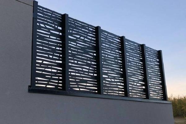 تركيب سواتر البلاستيك : أخطاء يجب تجنبها أثناء التركيب لضمان الثبات