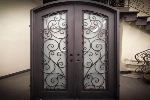 حداد ابواب حسب الطلب بأشكال فاخرة في الرياض