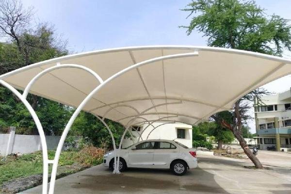 مظلات حدائق وسيارات مزايا مظلات الرمال : لماذا تعد خيار مثالي في المناطق الحارة