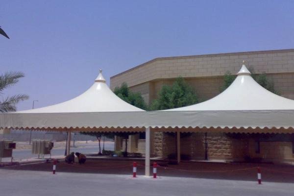 مظلة حديقة خارجية مزايا مظلات الرمال : لماذا تعد خيار مثالي في المناطق الحارة