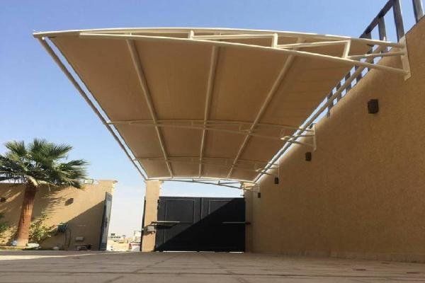 مظلة سيارة بايكات مزايا مظلات الرمال : لماذا تعد خيار مثالي في المناطق الحارة